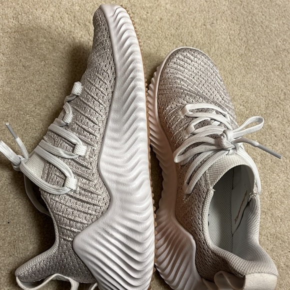 Women’s Adidas White Running Shoe, Size 5 - Picture 3 of 5